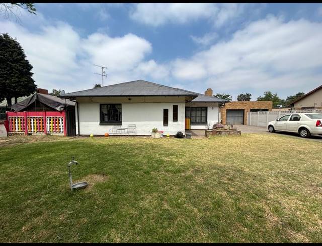 3 BEDROOM HOUSE FOR SALE IN VANDERBIJLPARK CE 2